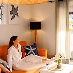 Serenity Ocean View 1br With Terrace, Pool & Walk To Beaches Адехе
