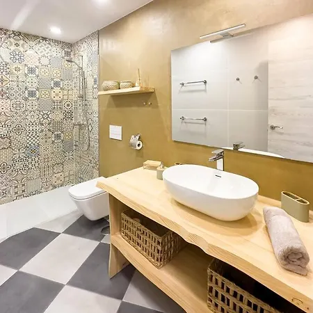 Serenity Ocean View 1br With Terrace, Pool & Walk To Beaches