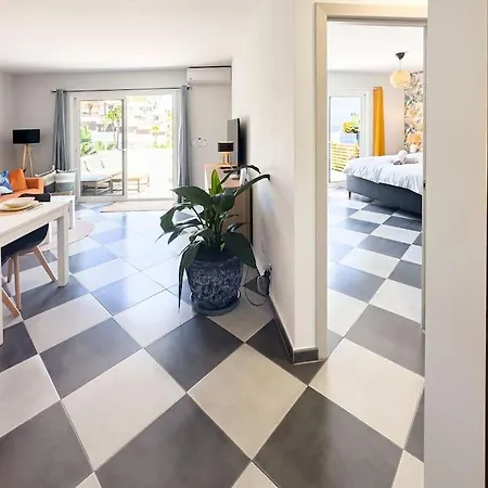 Serenity Ocean View 1br With Terrace, Pool & Walk To Beaches Costa Adeje (Tenerife)